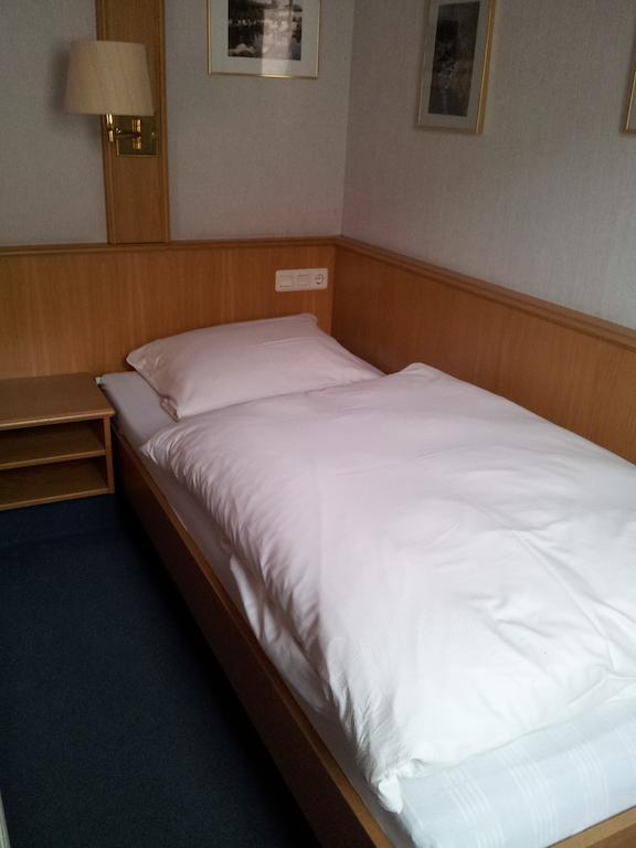 Zur Frischen Quelle Hotel Oberasbach Room photo