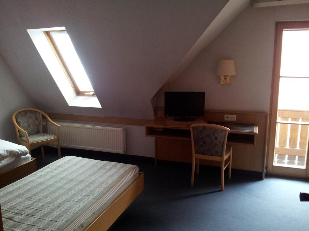 Zur Frischen Quelle Hotel Oberasbach Room photo