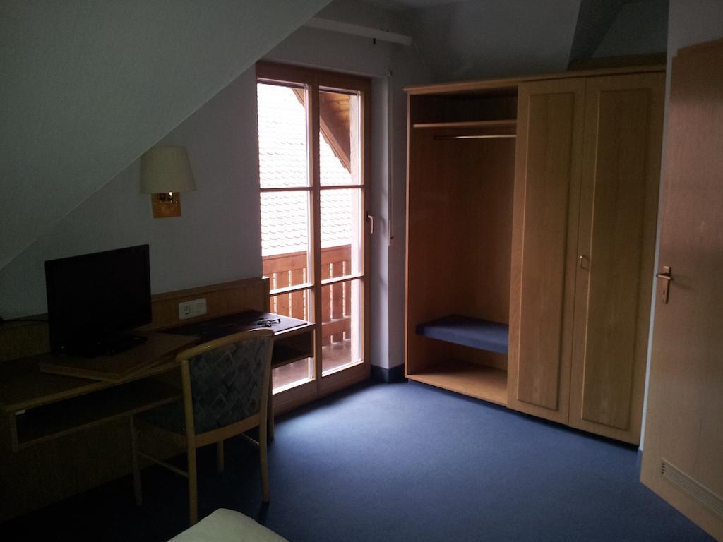 Zur Frischen Quelle Hotel Oberasbach Room photo