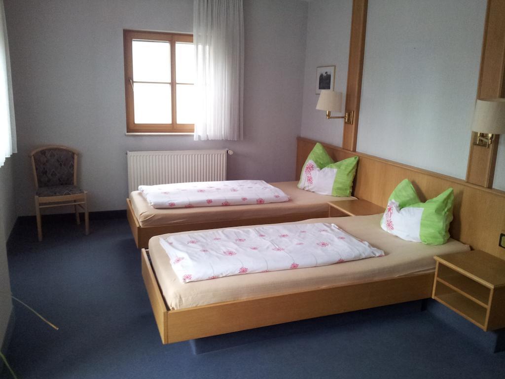 Zur Frischen Quelle Hotel Oberasbach Room photo